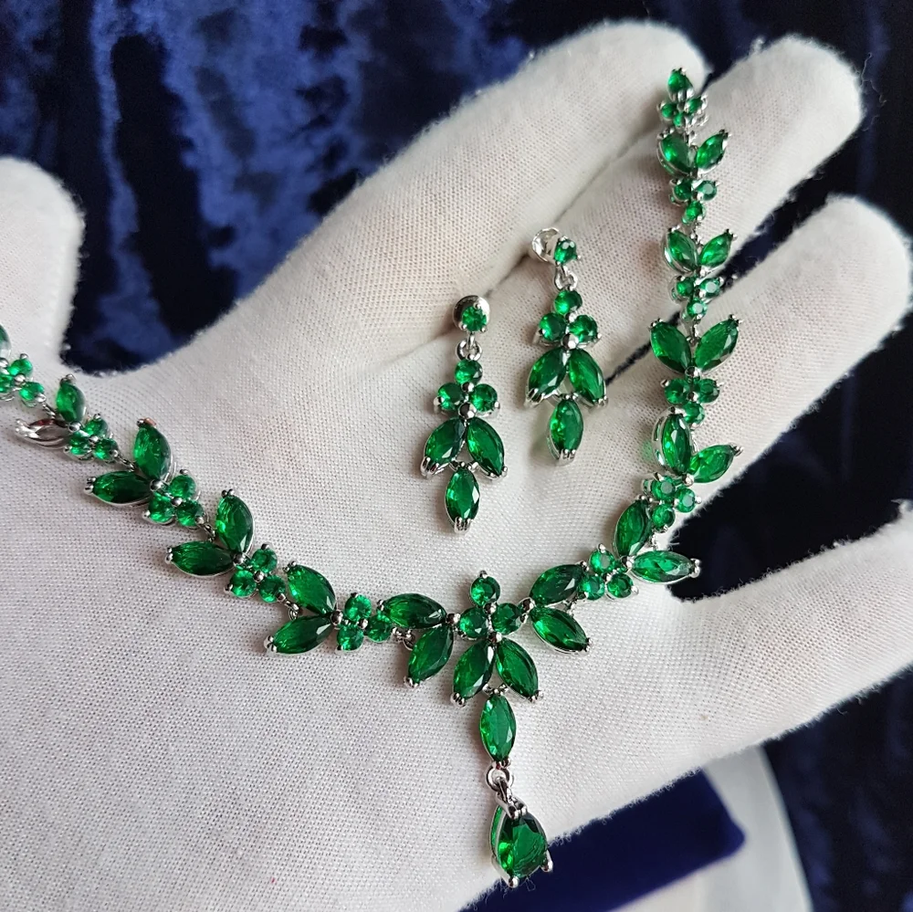 Swarovski Elements Emerald Green Marquis Teardrop Leaf Necklace & Earrings SET